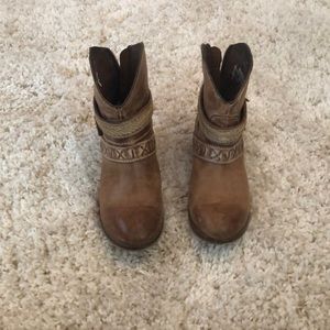 Corral boots
